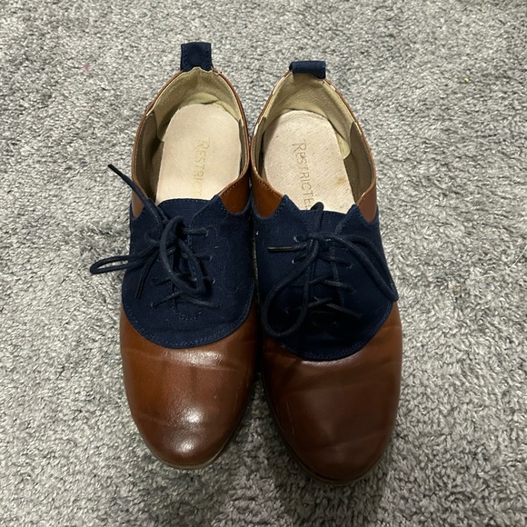 Restricted Size 7.5 2 tone Oxford - Picture 2 of 5